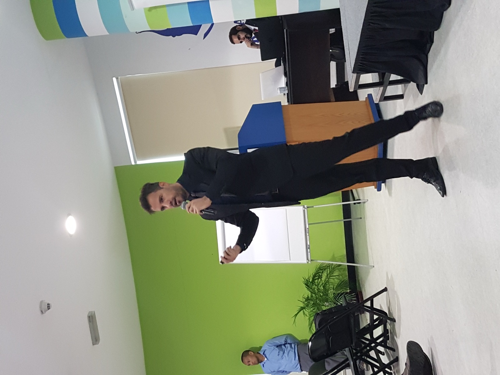 Francisco Pellegrini speaking at conference